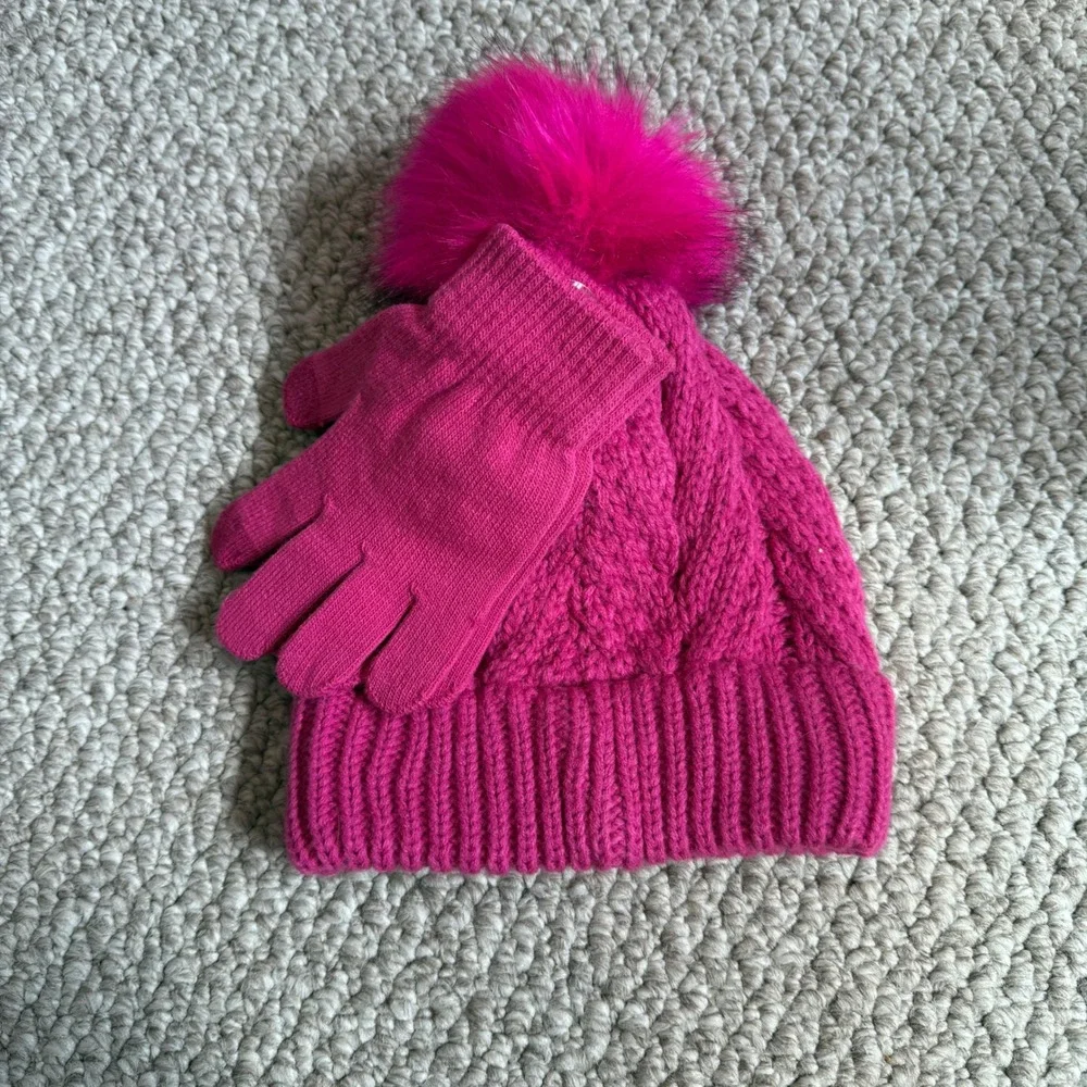 SO Hot Pink Cable Knit Beanie and Gloves Set Faux Fur Pom‎ Size M/L